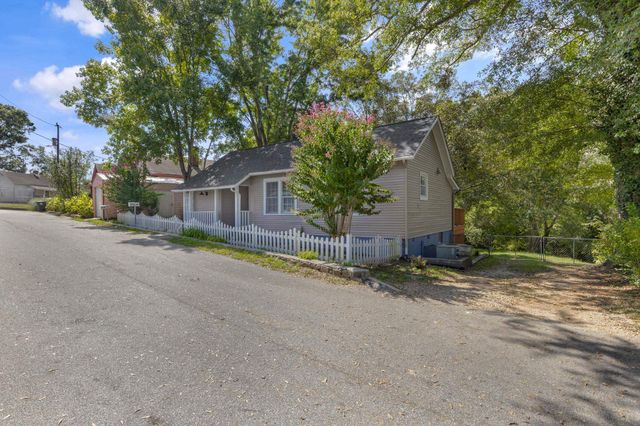 9 Hampton Street, Ware Shoals, SC 29692