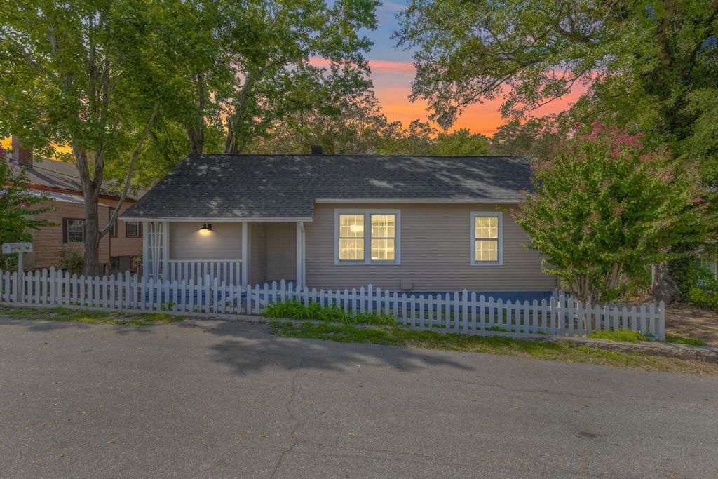 9 Hampton Street, Ware Shoals, SC 29692