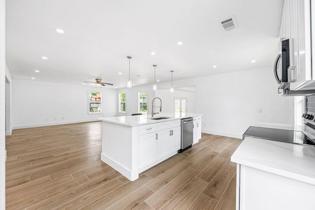 1214 Main Street, Alvin, TX 77511