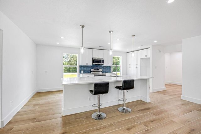 1214 Main Street, Alvin, TX 77511