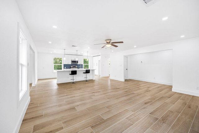 1214 Main Street, Alvin, TX 77511