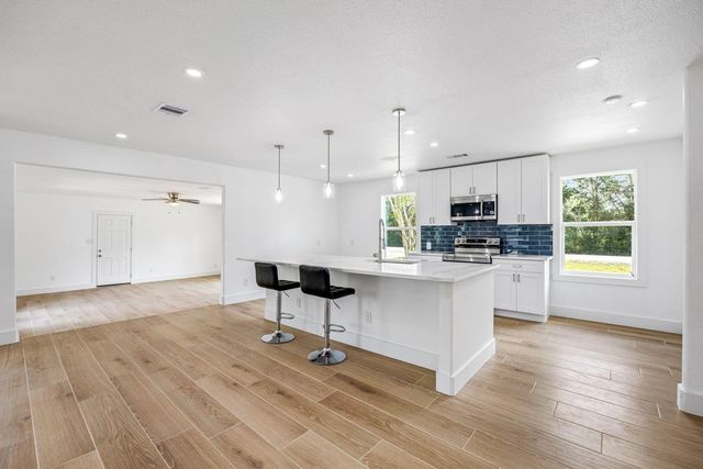 1214 Main Street, Alvin, TX 77511