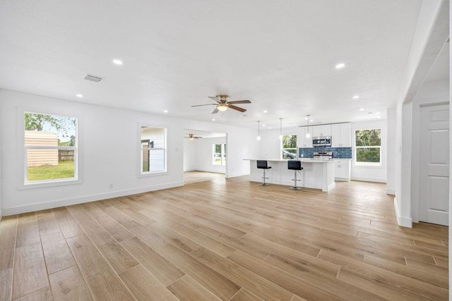 1214 Main Street, Alvin, TX 77511