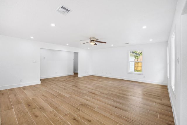 1214 Main Street, Alvin, TX 77511