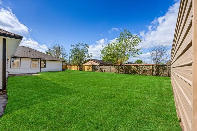 1214 Main Street, Alvin, TX 77511