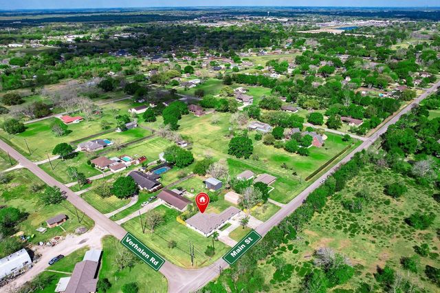 1214 Main Street, Alvin, TX 77511