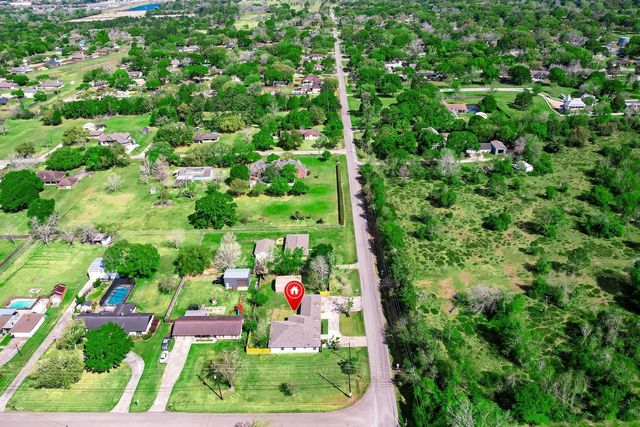 1214 Main Street, Alvin, TX 77511