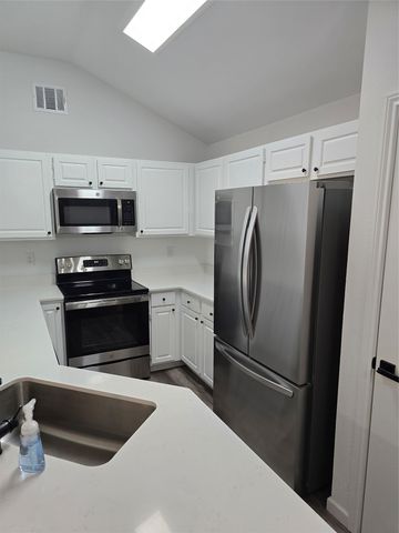 3182 Cross Creek Circle, Grand Prairie, TX 75052