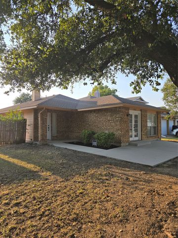 3182 Cross Creek Circle, Grand Prairie, TX 75052