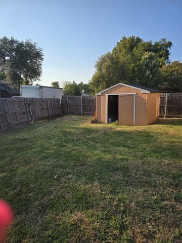 3182 Cross Creek Circle, Grand Prairie, TX 75052