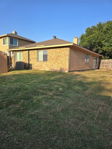 3182 Cross Creek Circle, Grand Prairie, TX 75052