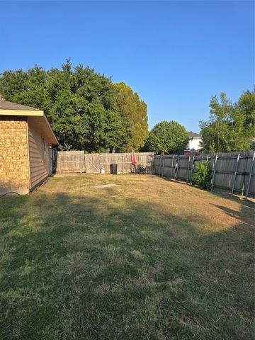 3182 Cross Creek Circle, Grand Prairie, TX 75052