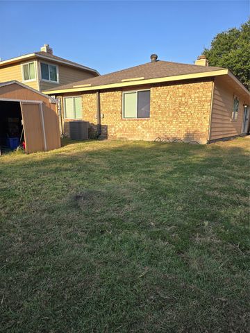 3182 Cross Creek Circle, Grand Prairie, TX 75052