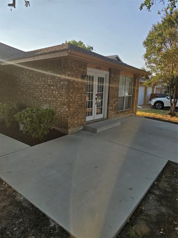 3182 Cross Creek Circle, Grand Prairie, TX 75052