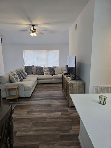 3182 Cross Creek Circle, Grand Prairie, TX 75052