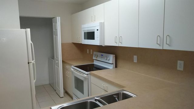 6549 Diamond Springs Terrace 2004, West Palm Beach, FL 33411