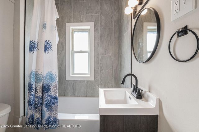 1919 N East Street, Lansing, MI 48906