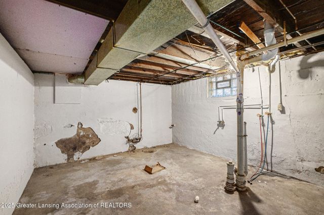 1919 N East Street, Lansing, MI 48906