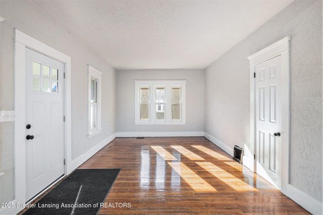 1919 N East Street, Lansing, MI 48906