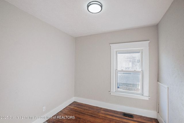 1919 N East Street, Lansing, MI 48906