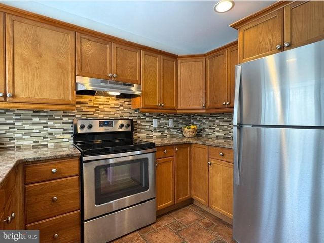 1105 YARDLEY CMNS, Yardley, PA 19067