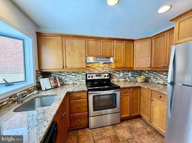 1105 YARDLEY CMNS, Yardley, PA 19067