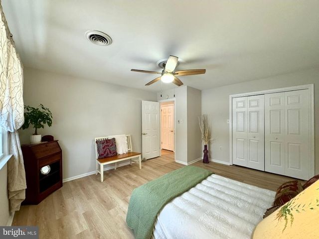 1105 YARDLEY CMNS, Yardley, PA 19067