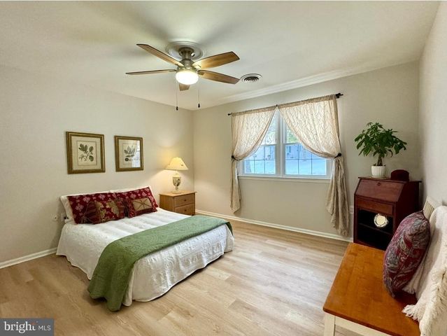 1105 YARDLEY CMNS, Yardley, PA 19067