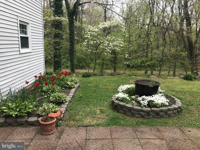 1105 YARDLEY CMNS, Yardley, PA 19067