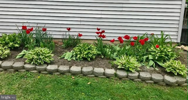 1105 YARDLEY CMNS, Yardley, PA 19067