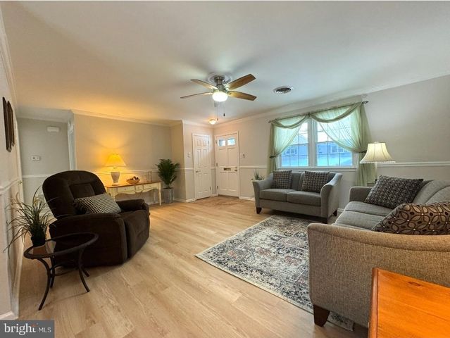 1105 YARDLEY CMNS, Yardley, PA 19067