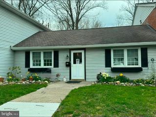 1105 YARDLEY CMNS, Yardley, PA 19067