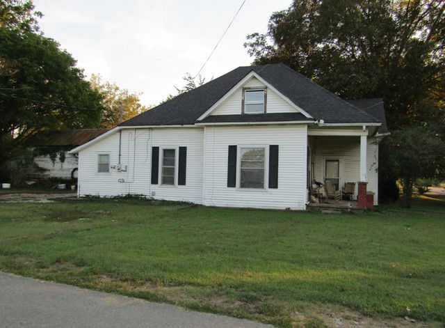 502 S Main St, Cornersville, TN 37047