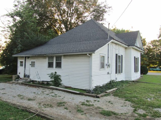 502 S Main St, Cornersville, TN 37047