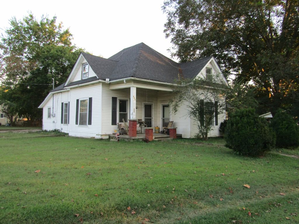 502 S Main St, Cornersville, TN 37047