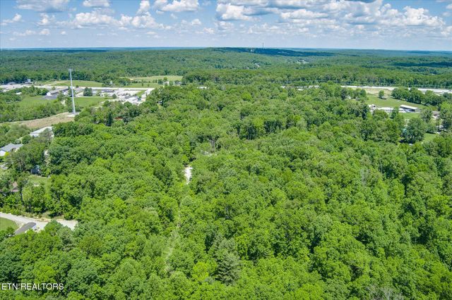 169 Woods Hollow Lane, Crossville, TN 38571