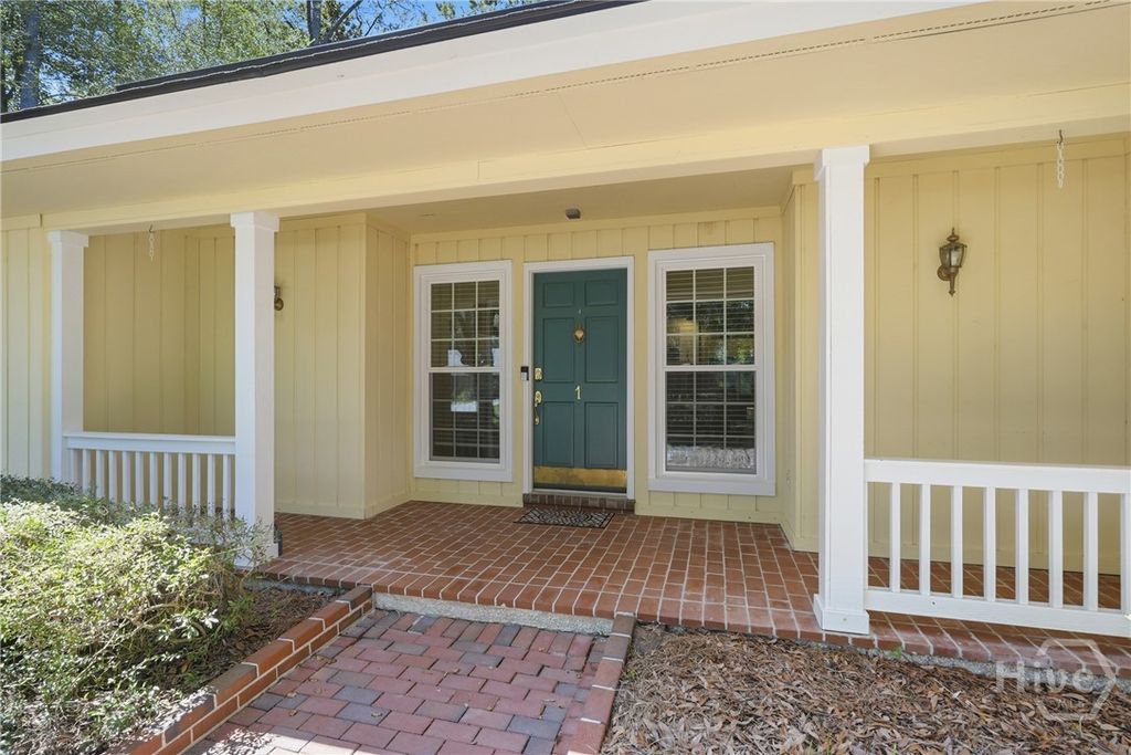 Image 4 of property listing at 1 Waterford Lane, Savannah, GA 31411