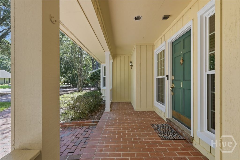 Image 5 of property listing at 1 Waterford Lane, Savannah, GA 31411