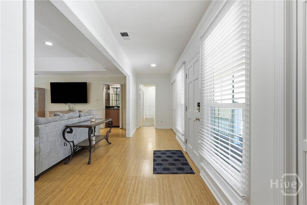Image 7 of property listing at 1 Waterford Lane, Savannah, GA 31411