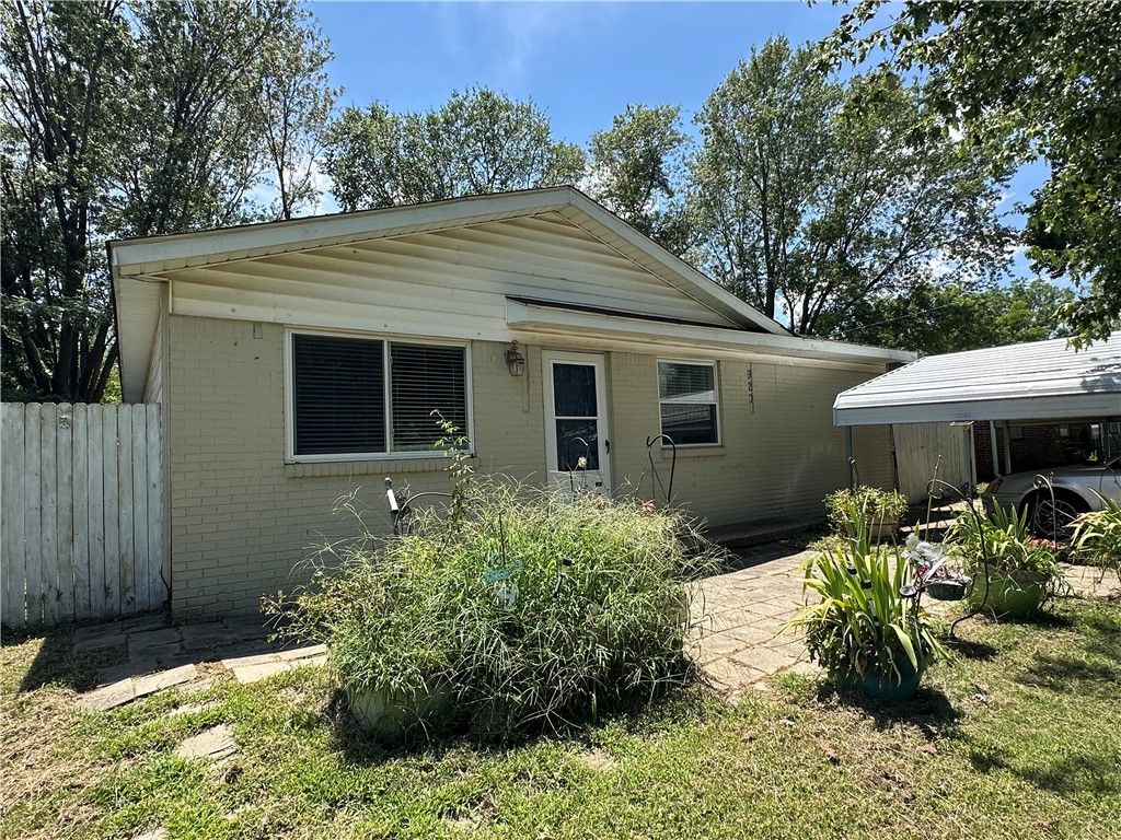 920 W Granite Street, Siloam Springs, AR 72761