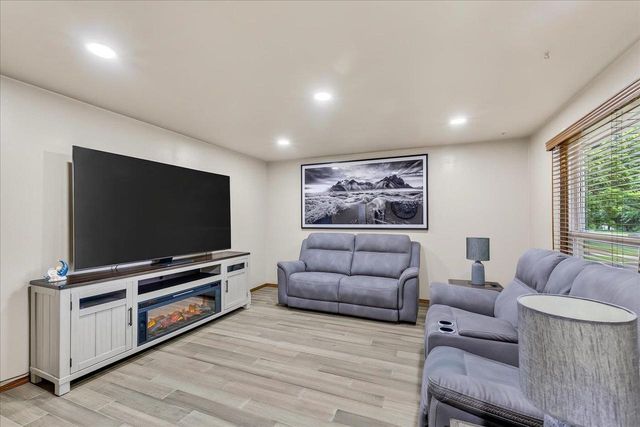 1813 Prairie Road, Madison, WI 53711