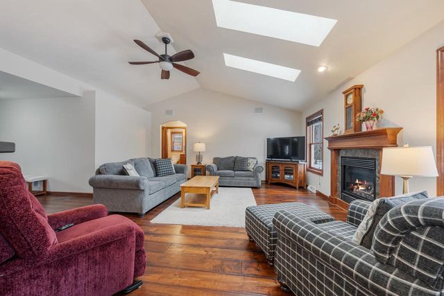 N1829 MEDINA DRIVE, Greenville, WI 54942