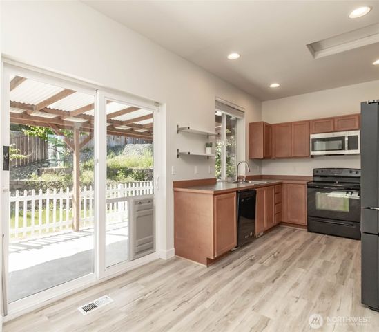 2714 67th Court SE, Auburn, WA 98092