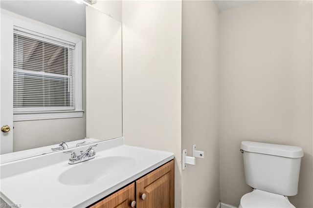 2820 Lansdowne Drive, Winston-salem, NC 27103