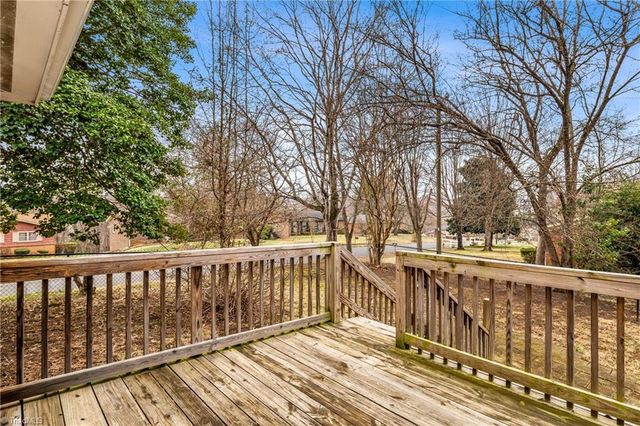 2820 Lansdowne Drive, Winston-salem, NC 27103