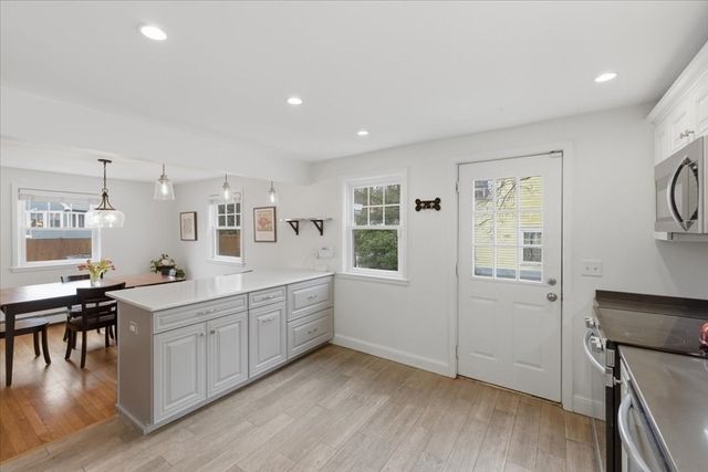 7 Pleasantdale Rd, Boston, MA 02132