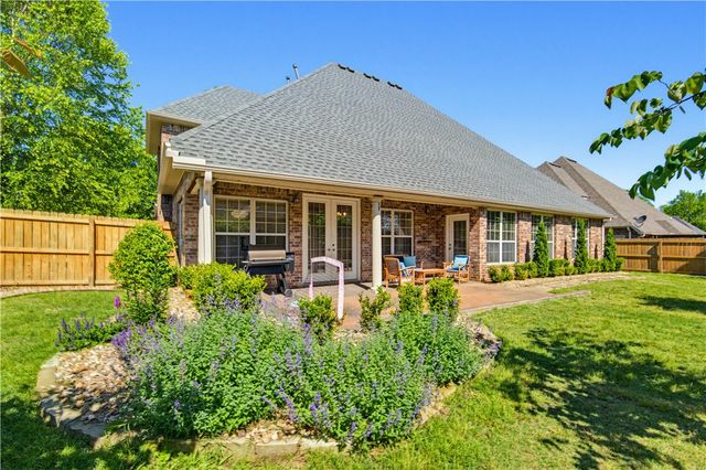 2394 N Water Oak Drive, Fayetteville, AR 72704