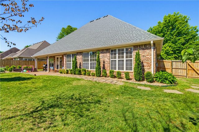 2394 N Water Oak Drive, Fayetteville, AR 72704