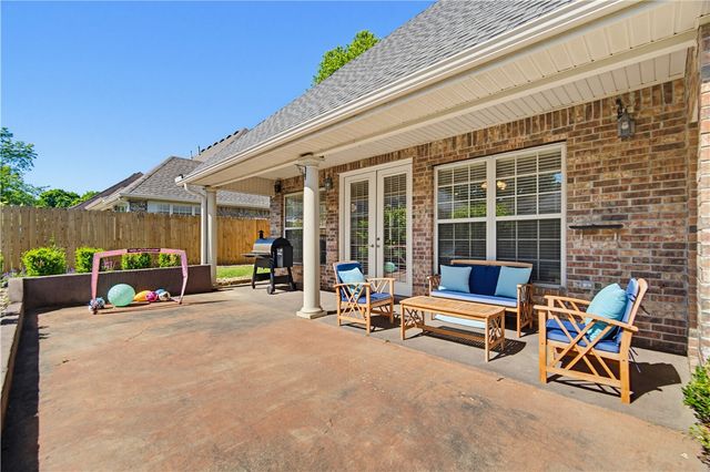 2394 N Water Oak Drive, Fayetteville, AR 72704