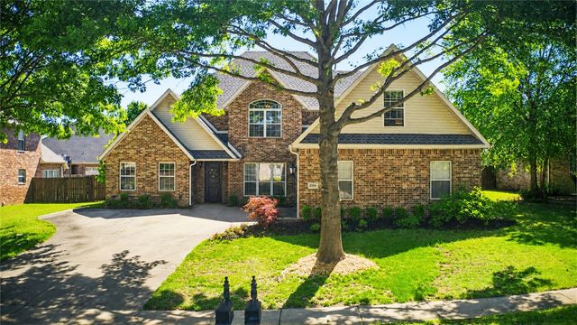 2394 N Water Oak Drive, Fayetteville, AR 72704